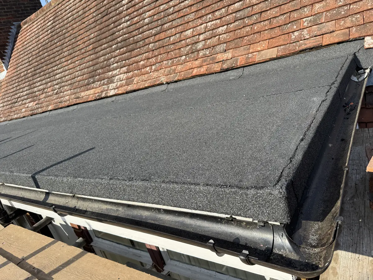 Torch-on felt detail showing lap joints and mineral finish